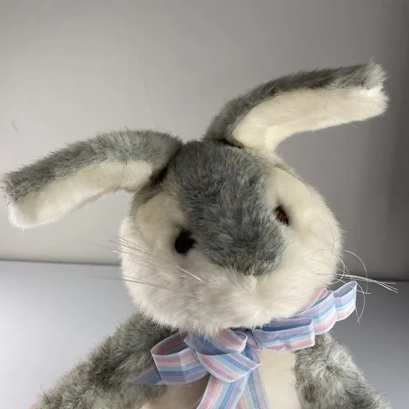 Vintage Avanti Wallace 1984 Applause Bunny Rabbit Plush - Picture 2 of 7